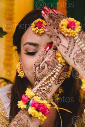 This Bride's Self-designed Mehendi Look is Absolutely Electrifying |  WeddingBazaar
